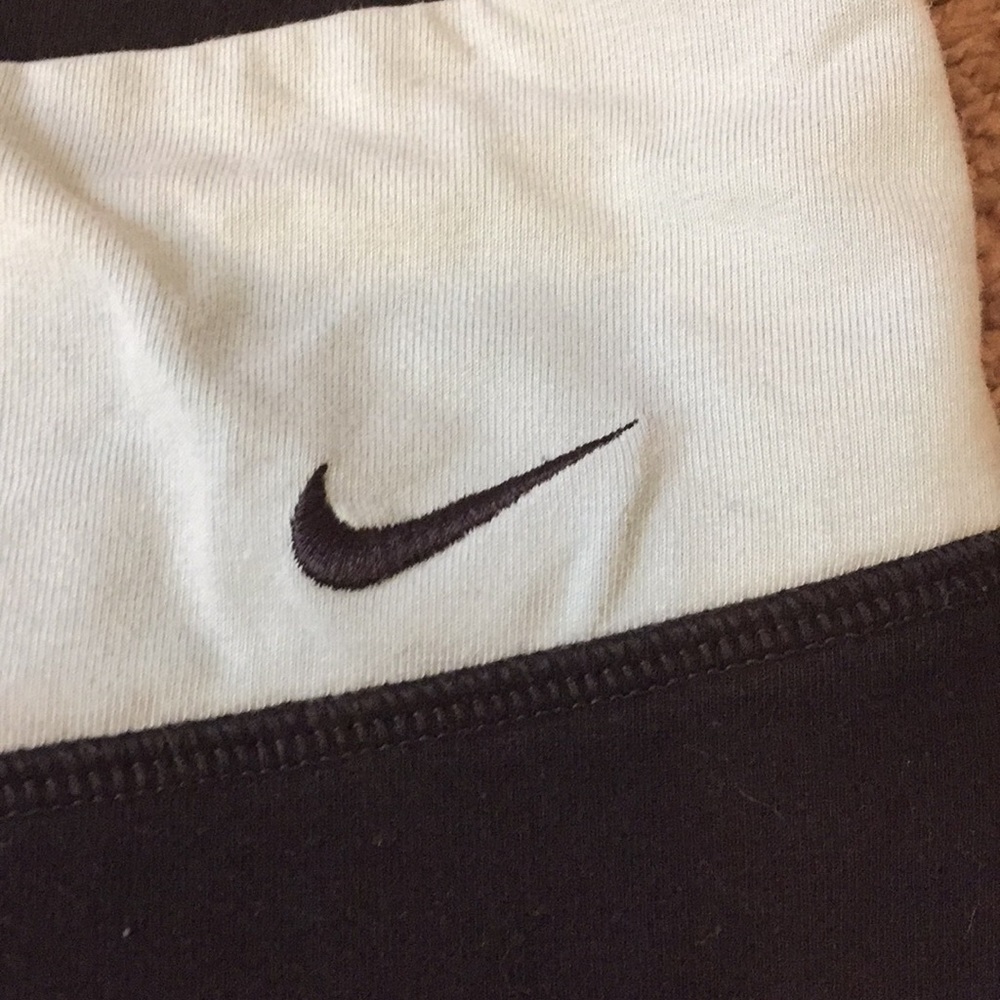 Nike - Picture 2 of 4
